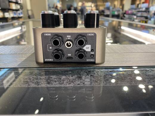 Universal Audio Golden Reverberator Stereo Effects Pedal